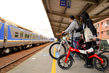 台鐵人車同行候車月台